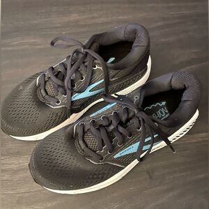 Brooks Ariel women’s sneakers -Size 8- EUC
